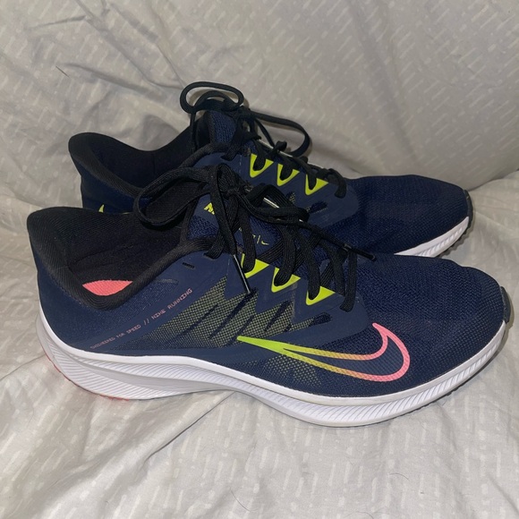 Nike Quest Women’s Sneakers, size 9, gently used - Picture 1 of 7